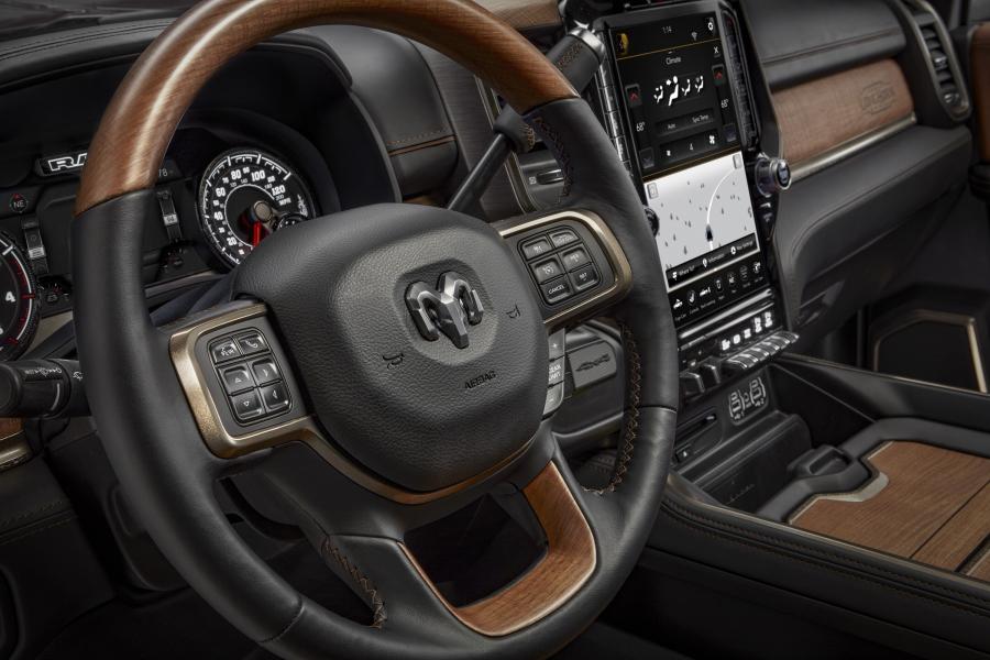 Панель приборов Ram 2500 Laramie Longhorn Crew Cab (DJ) 2019 года  (фото 7 из 8)